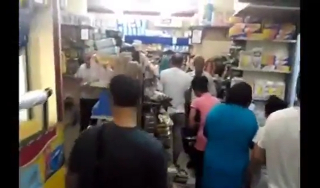 Darbeye direnmek yerine markete koştular...
