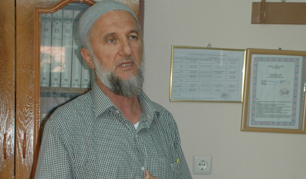 15 Temmuz'da sela okuyan imamı yumrukladı...