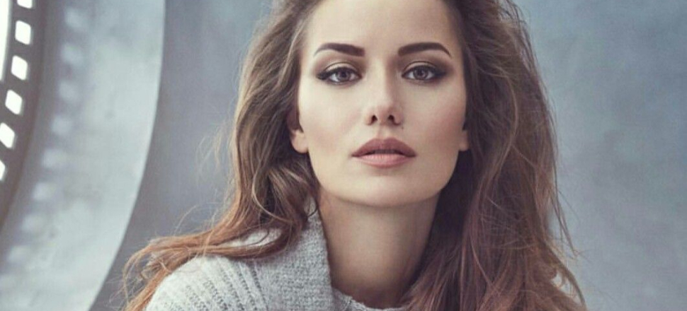 Fahriye Evcen, havuz paylaşımıyla büyüledi...