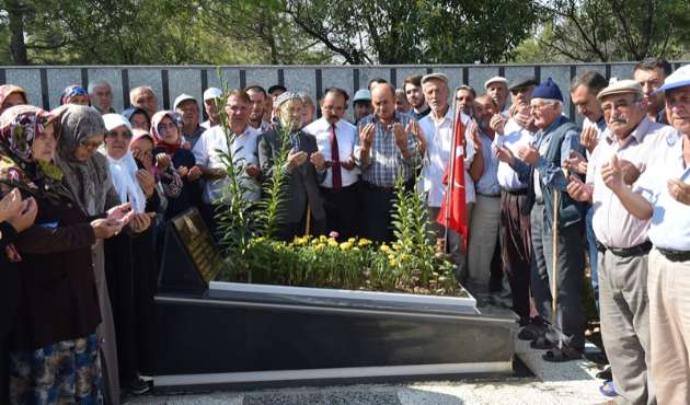 Erdoğan'ın koruması Çetin mezarı başında anıldı...