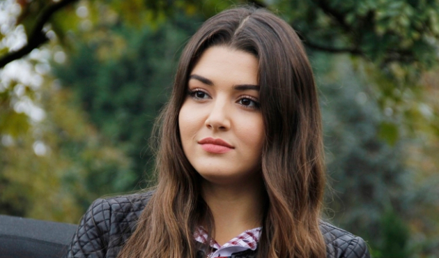 Hande Erçel'in kirpiklerine olay yorum!