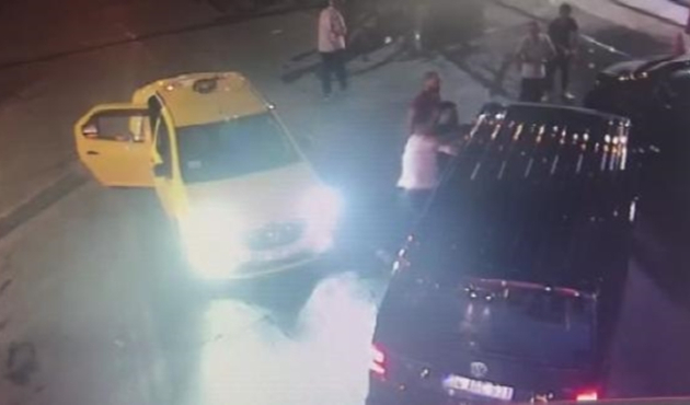 Maletepe'de taksiciler UBER sürücüsüne saldırdı...