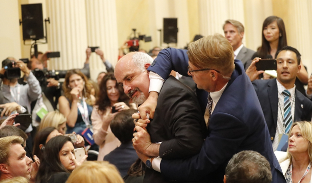 Trump ve Putin'e protesto şoku...