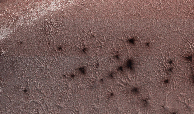 Mars'taki kara örümceklerden yeni görüntü!