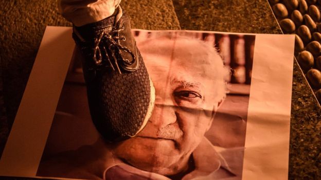 Pensilvanya şeytanının yalanlarını suratına çarptı! BBC muhabiri kedi olalı bir fare tuttu...