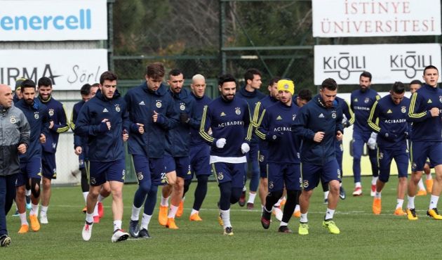 Fenerbahçe, Van Persie ile karşı karşıya gelecek!