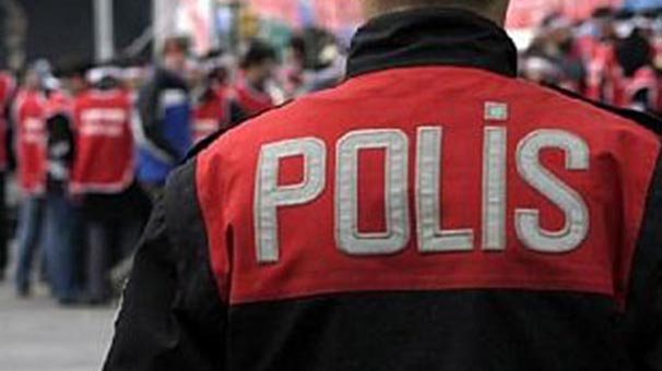FETÖ’cü komiserler evrak yakarken yakalandı