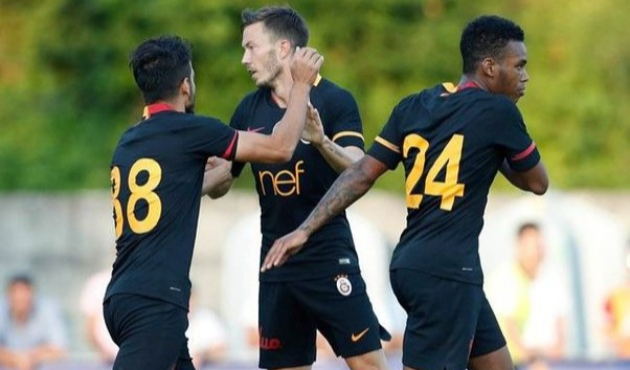 Galatasaray İspanyol devi Valencia'ya yenildi...