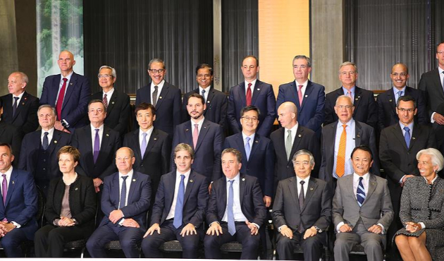 Bakan Albayrak G20 aile fotoğrafında...