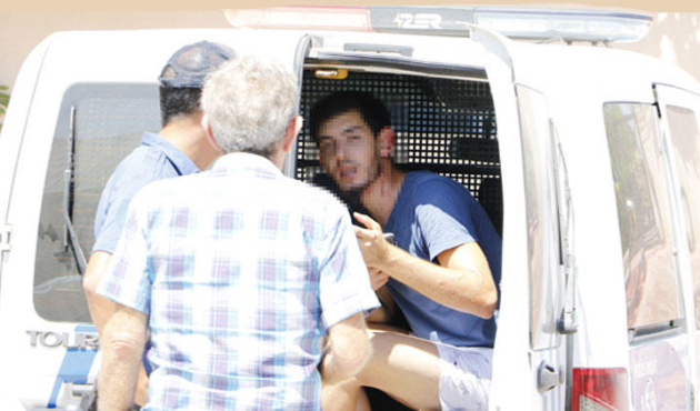 Sevgilisinin babasına dolapta yakalandı