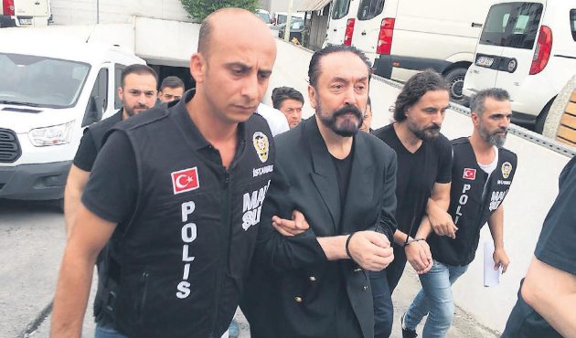 "Arşivi patlarsa, her kesimden birçok kişinin canı yanar!"