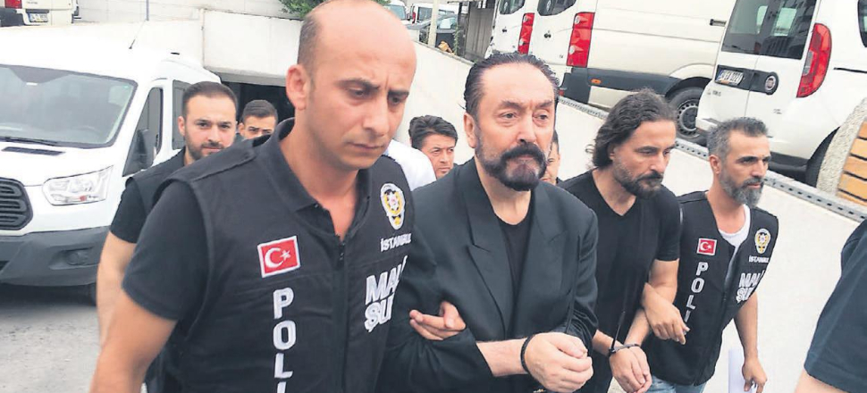 "Arşivi patlarsa, her kesimden birçok kişinin canı yanar!"