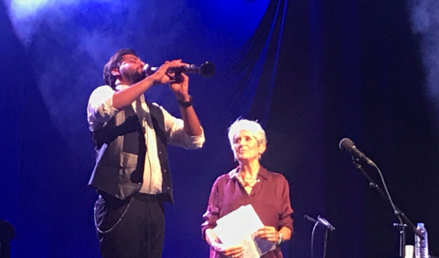 Joan Baez'den Hiroşima ve Yiğidim Aslanım sürprizi