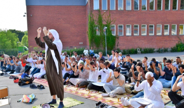 İsveçli Müslümanlar istiska namazı kıldı!