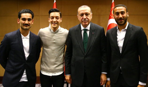 İbrahim Kalın'dan Mesut Özil'e destek...