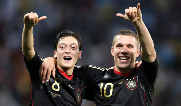 Podolski'den duygu dolu Mesut Özil paylaşımı!