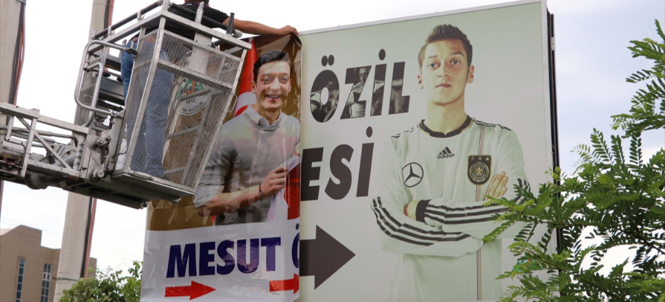 Mesut Özil'in tabelası indirildi! Yerine...