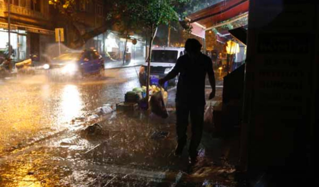 Beklenen dolu yağışı İstanbul'a yaklaştı!