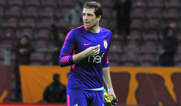 Cedric Carrasso'ya Süper Lig'den talip var!