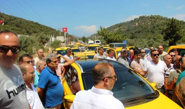 Bine yakın taksici protesto için bir araya geldi!