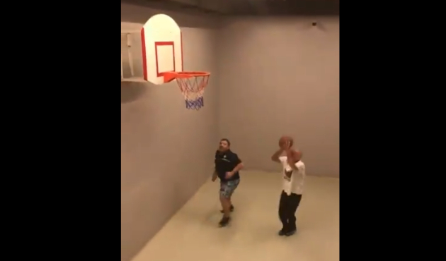 Ahmet Çakar basketbolda hünerlerini sergiledi!