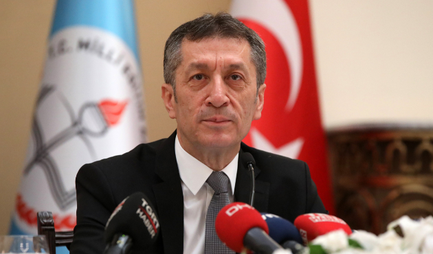 Milli Eğitim Bakanı Ziya Selçuk hisselerini devretti