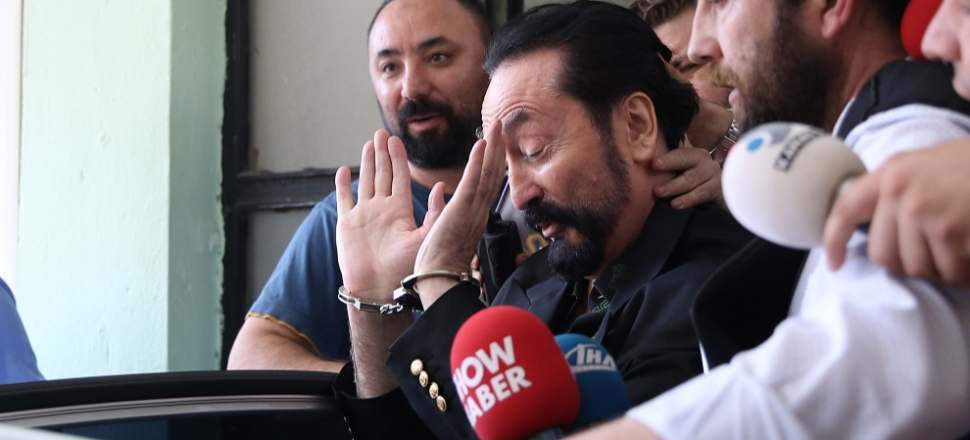 Adnan Oktar'ın nasıl mason olduğu ortaya çıktı!