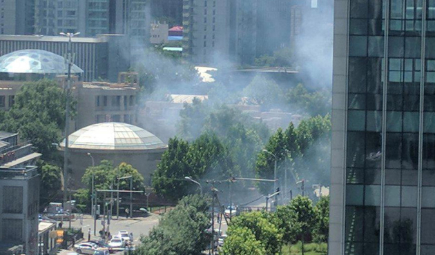 ABD'nin Pekin Büyükelçiliği yakınında patlama!