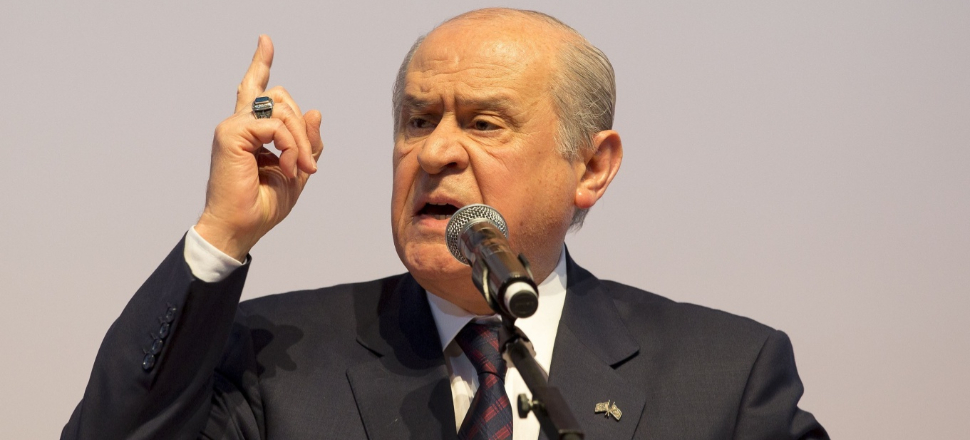 "Buyurgan, bulanık ve buruşmuş bir tavır..."
