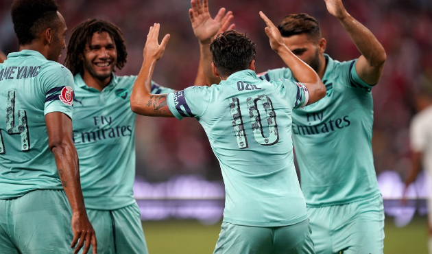 Mesut Özil kaptan oldu, Arsenal gol yağdırdı!