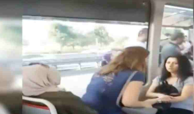 Metrobüste iki kadının garip koltuk kavgası