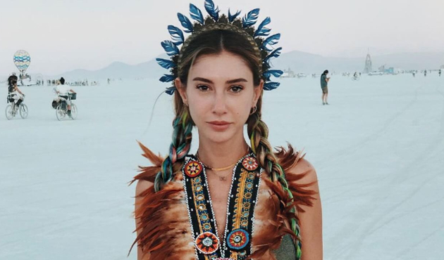 Şeyma Subaşı'ndan bornozlu paylaşım!