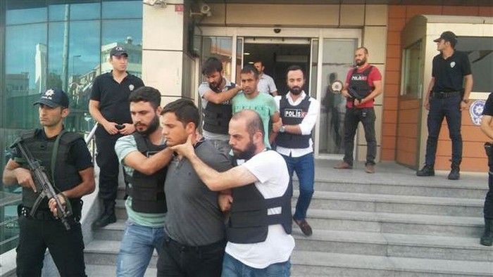 O tankı kullanan 3 asker de tutuklandı