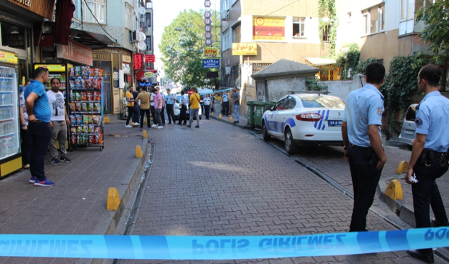 İki grup silah ve bıçaklarla birbirine girdi...