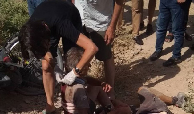 Teröristler turistlere otomobille çarptı!
