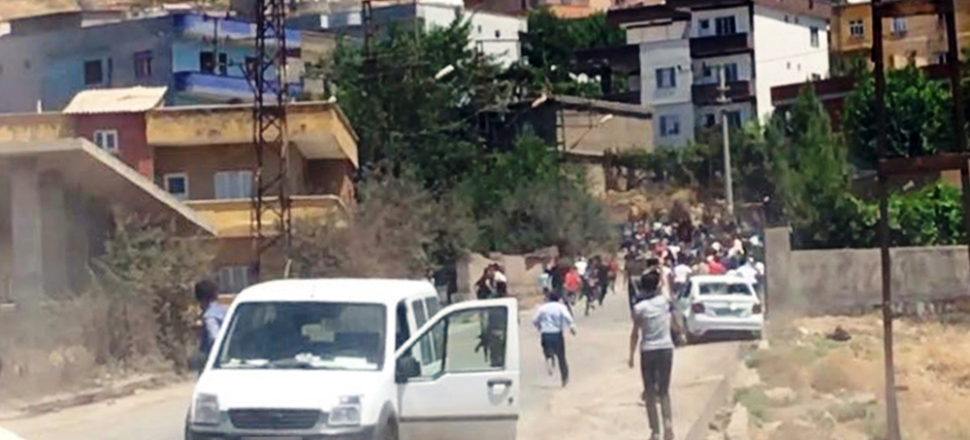 Silopi'de Dicle Elektrik ekiplerine saldırı...