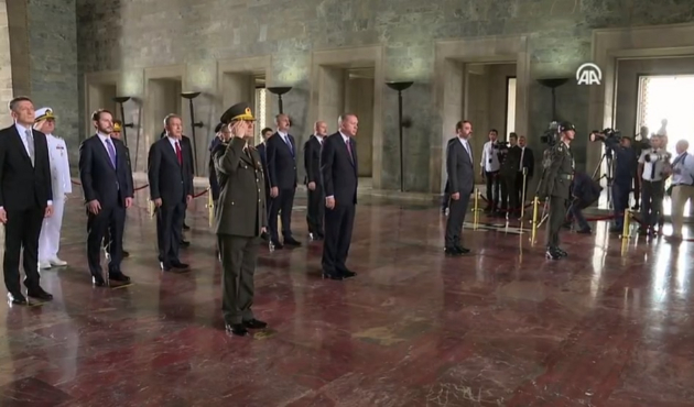Cumhurbaşkanı Erdoğan ve YAŞ üyeleri Anıtkabir'de!