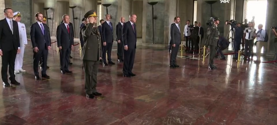 Cumhurbaşkanı Erdoğan ve YAŞ üyeleri Anıtkabir'de!