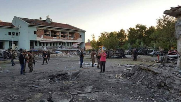 Darbe girişiminin seyrini değiştiren tek kurşun! Mete Yarar dakika dakika o geceyi anlattı!
