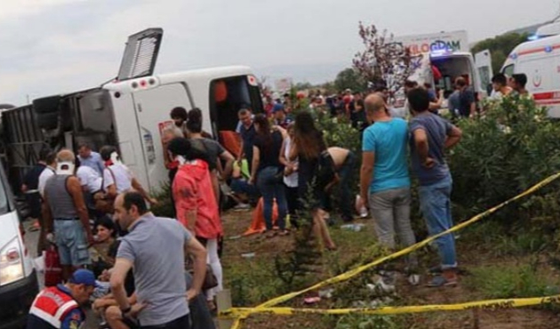Yolcu otobüsü devrildi! Ölü ve yaralılar var...