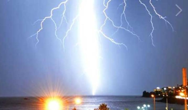 Denize düştü! Meteoroloji kamerası görüntüledi...