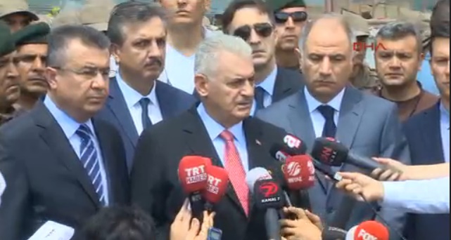 Başbakan Yıldırım Gölbaşı'ndaki Özel Harekat Merkezi'ni ziyaret etti: Tehlike geçmedi!