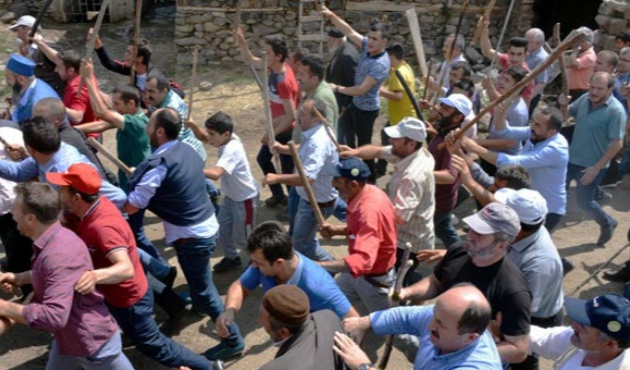 Sopayı kapan oraya koştu!
