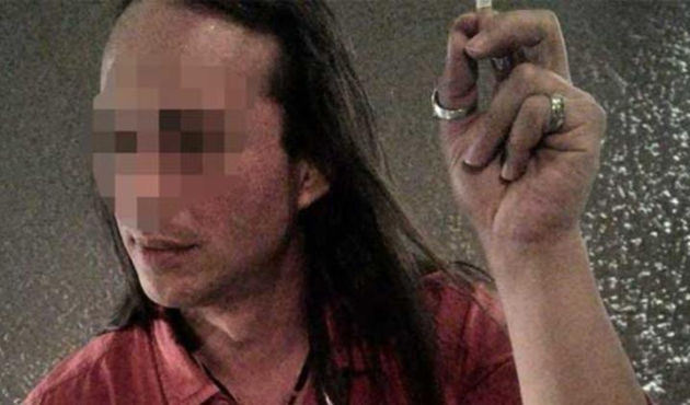 "Kocam makyaj yapıp dantelli tanga giyiyor!"