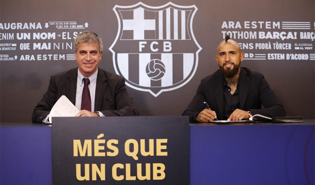 Arturo Vidal resmen Barcelona'da!