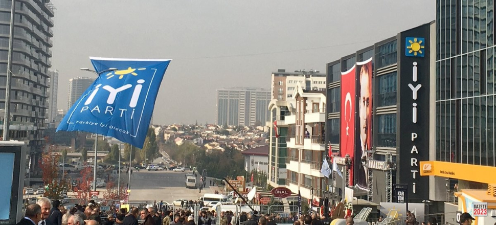 İYİ Parti'de bir kurucu daha istifa etti!