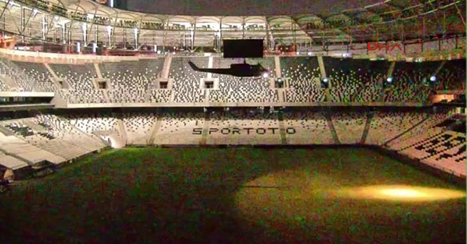 FETÖ'nün darbecileri Beşiktaş'ın stadına böyle indi! (VİDEO)