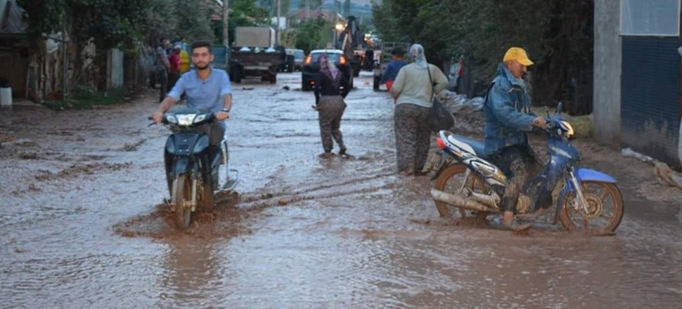 Antalya'da sel hayatı felç etti!