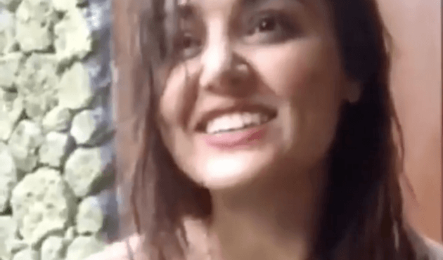 Hande Erçel'in olay yaratan İngilizcesi!
