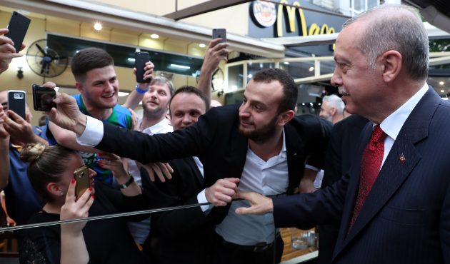 Başkan Erdoğan'dan Rizeli esnafa sürpriz ziyaret!